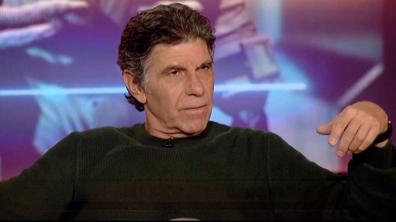 Γιάννης Μπέζος: Ο Χίτλερ μπροστά στην ελληνική οικογένεια είναι αρνί