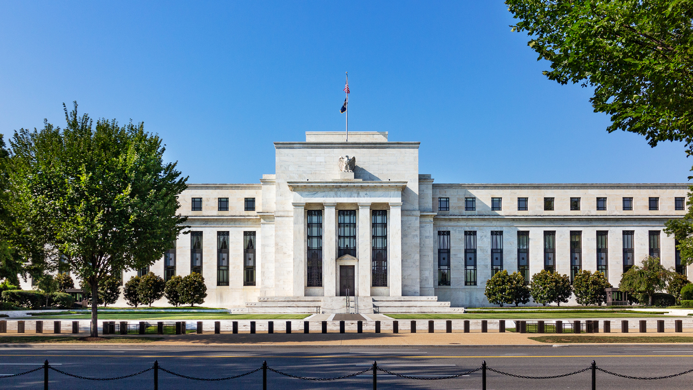 HΠΑ: Στελέχη της Fed «φρενάρουν» τις προσδοκίες των αγορών για μειώσεις επιτοκίων από το Μάρτιο του 2024