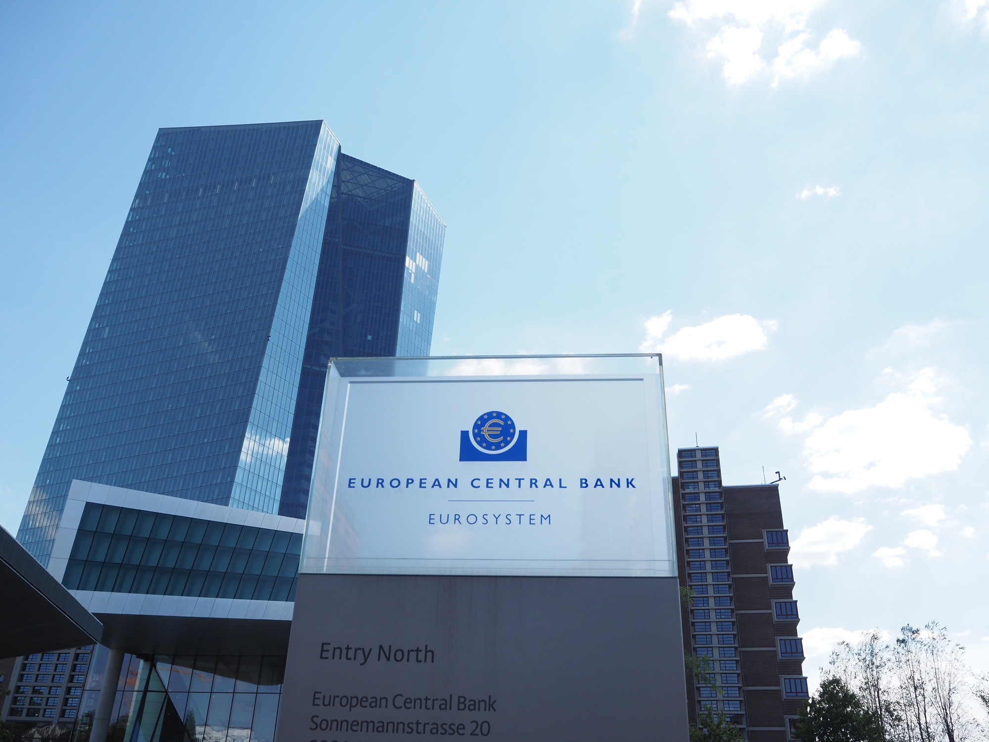 Παραμένει «γκρίζος» ο ορίζοντας των επιτοκίων το 2024 – «Δεν είναι εγγυημένη η μείωση τους» δηλώνει στέλεχος της ΕΚΤ
