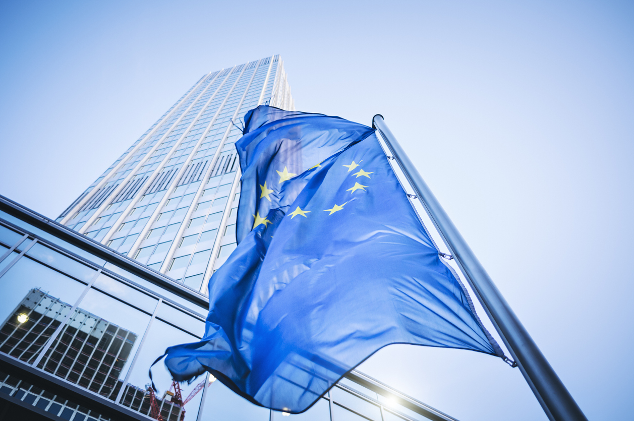 Flag of the European Community in front of the Eurotower in Frankfurt am Main