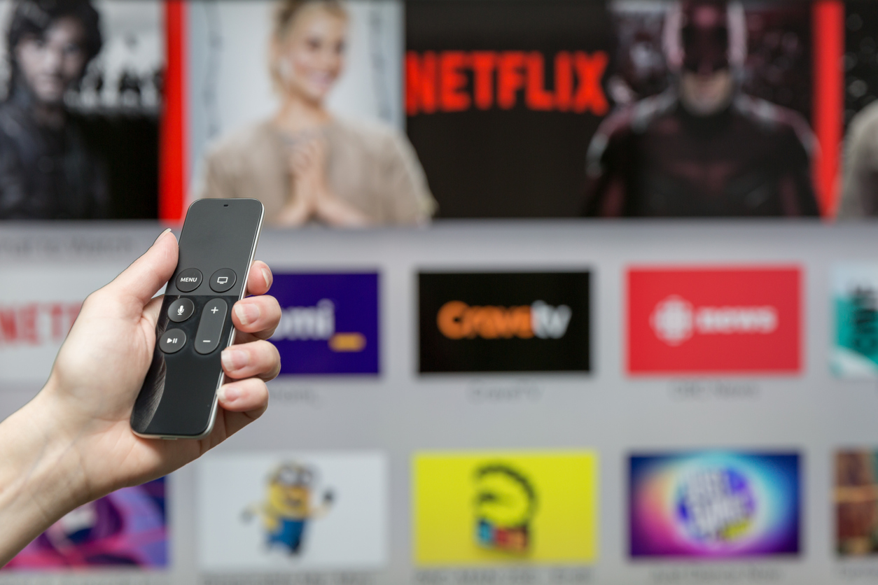 4 κωμικές σειρές στο Netflix για να «λιώσεις» τον Δεκέμβριο