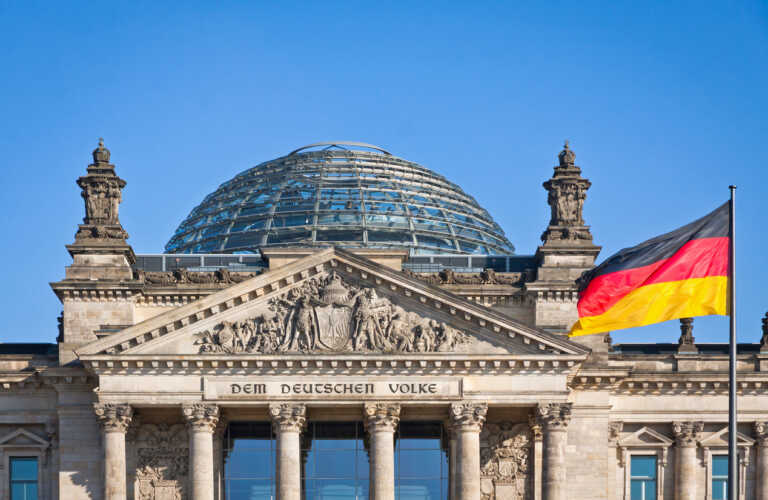 Γερμανία: Γιατί η κρίση στην αγορά ακινήτων δεν έχει ακόμη πιάσει «πάτο» για τις τράπεζες