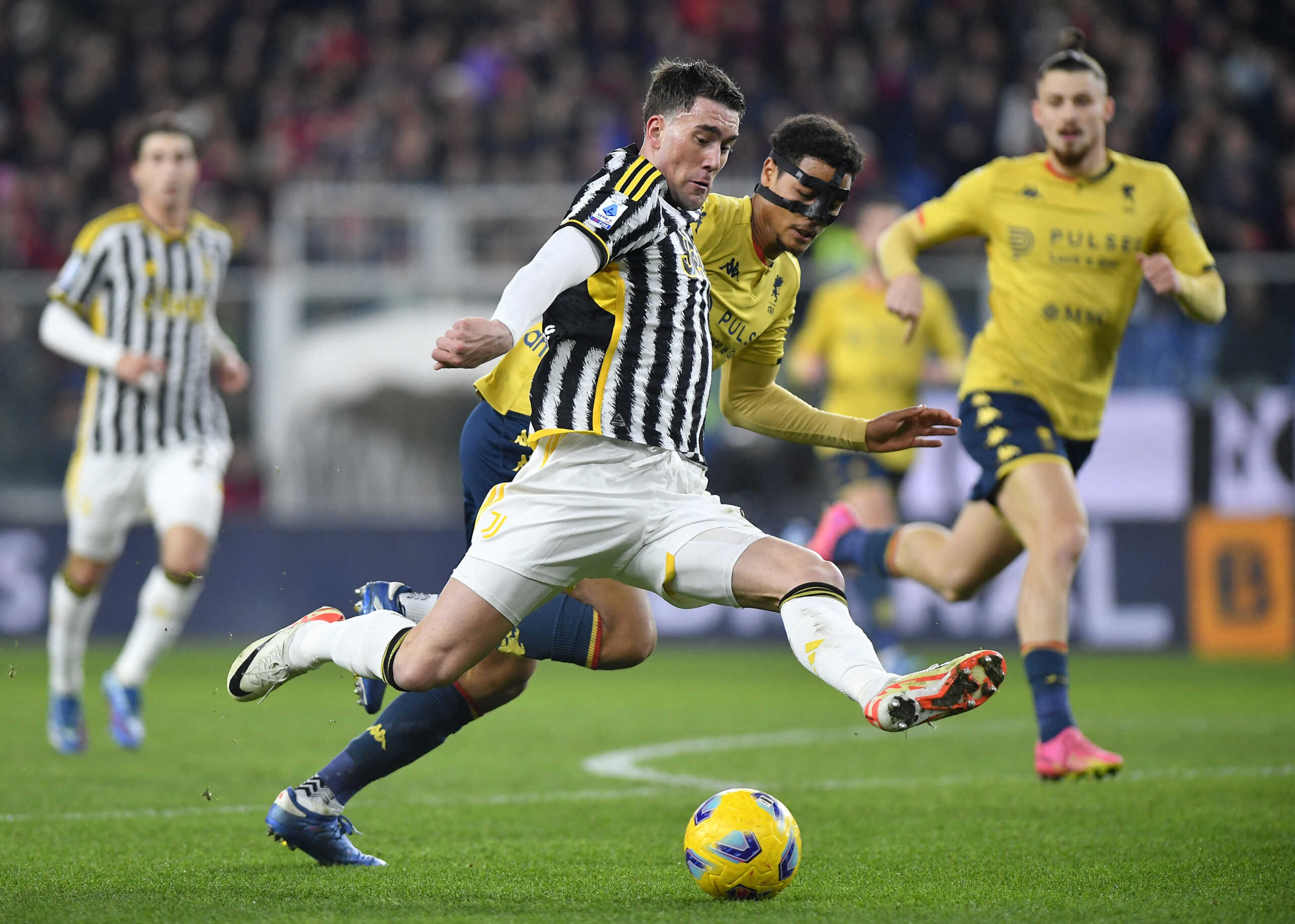 Soccer Football - Serie A - Genoa v Juventus - Stadio Comunale Luigi Ferraris, Genoa, Italy - December 15, 2023  Juventus' Dusan Vlahovic in action with Genoa's Koni De Winter REUTERS