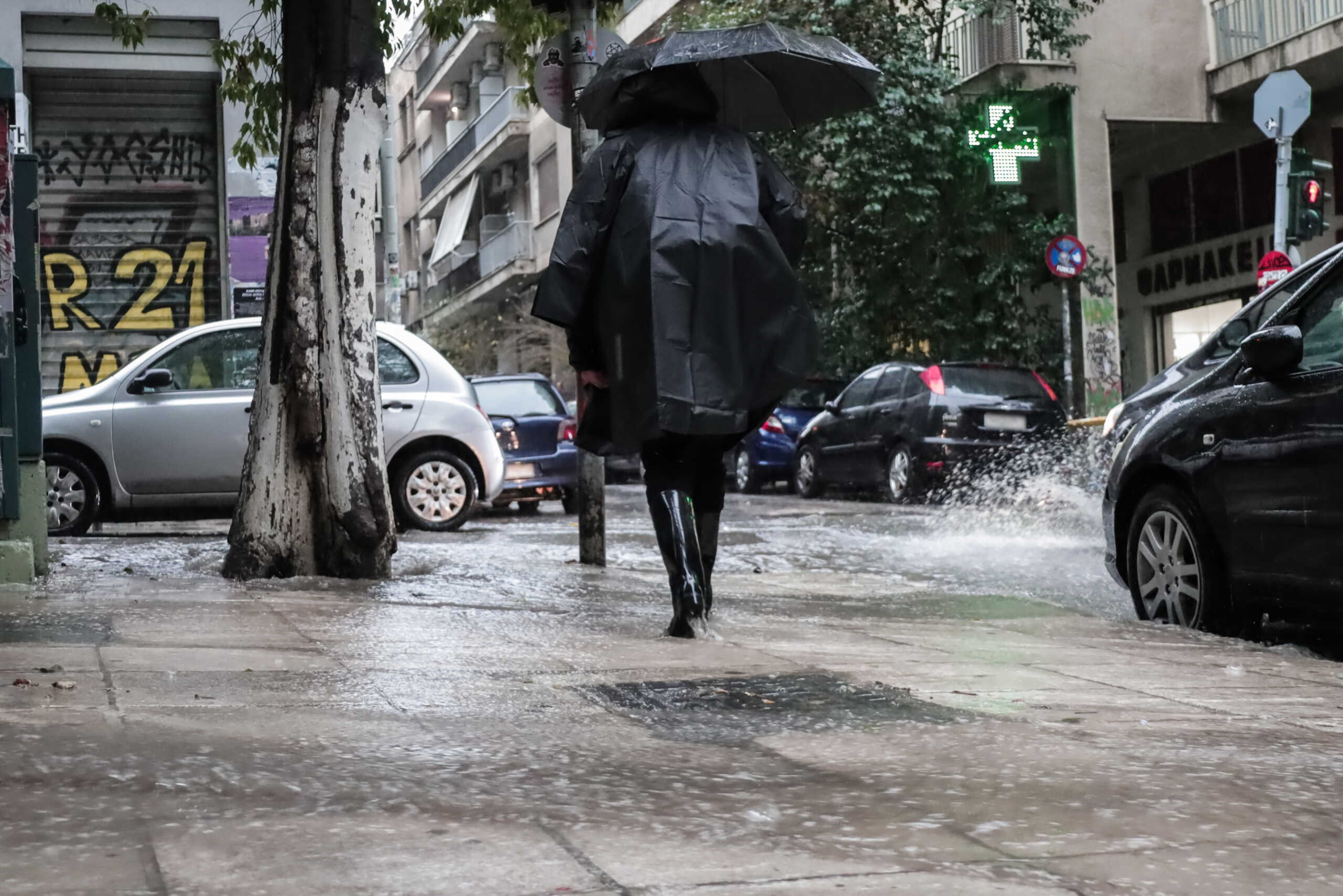 Έντονη βροχόπτωση με διαστήματα χαλαζόπτωσης στην Αθήνα, Πέμπτη 26 Ιανουαρίου 2023. Στιγμιότυπο από την περιοχή των Εξαρχείων.
(ΓΙΑΝΝΗΣ ΠΑΝΑΓΟΠΟΥΛΟΣ