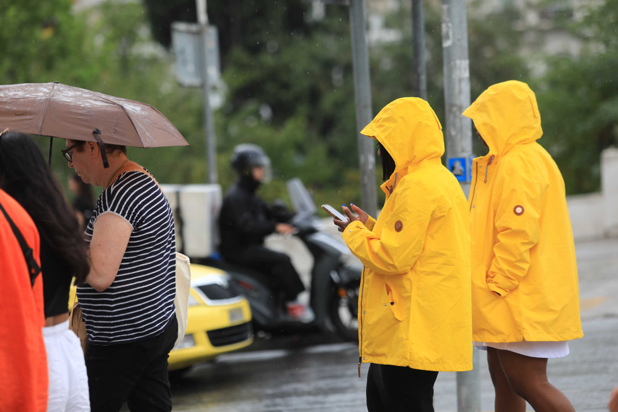 Καιρός: Έρχονται βροχές, καταιγίδες και χαλαζοπτώσεις από το απόγευμα – Έκτακτο δελτίο από ΕΜΥ