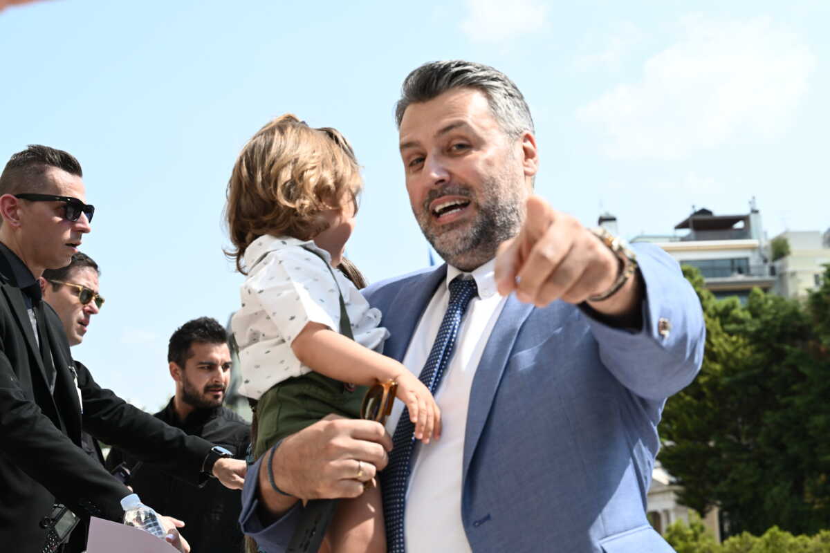 Είσοδος βουλευτών για την ορκωμοσία της νέας Βουλής που προέκυψε από τις εθνικές εκλογές της 25ης Ιουνίου, Δευτέρα 3 Ιουλίου 2023. 
(ΤΑΤΙΑΝΑ ΜΠΟΛΑΡΗ