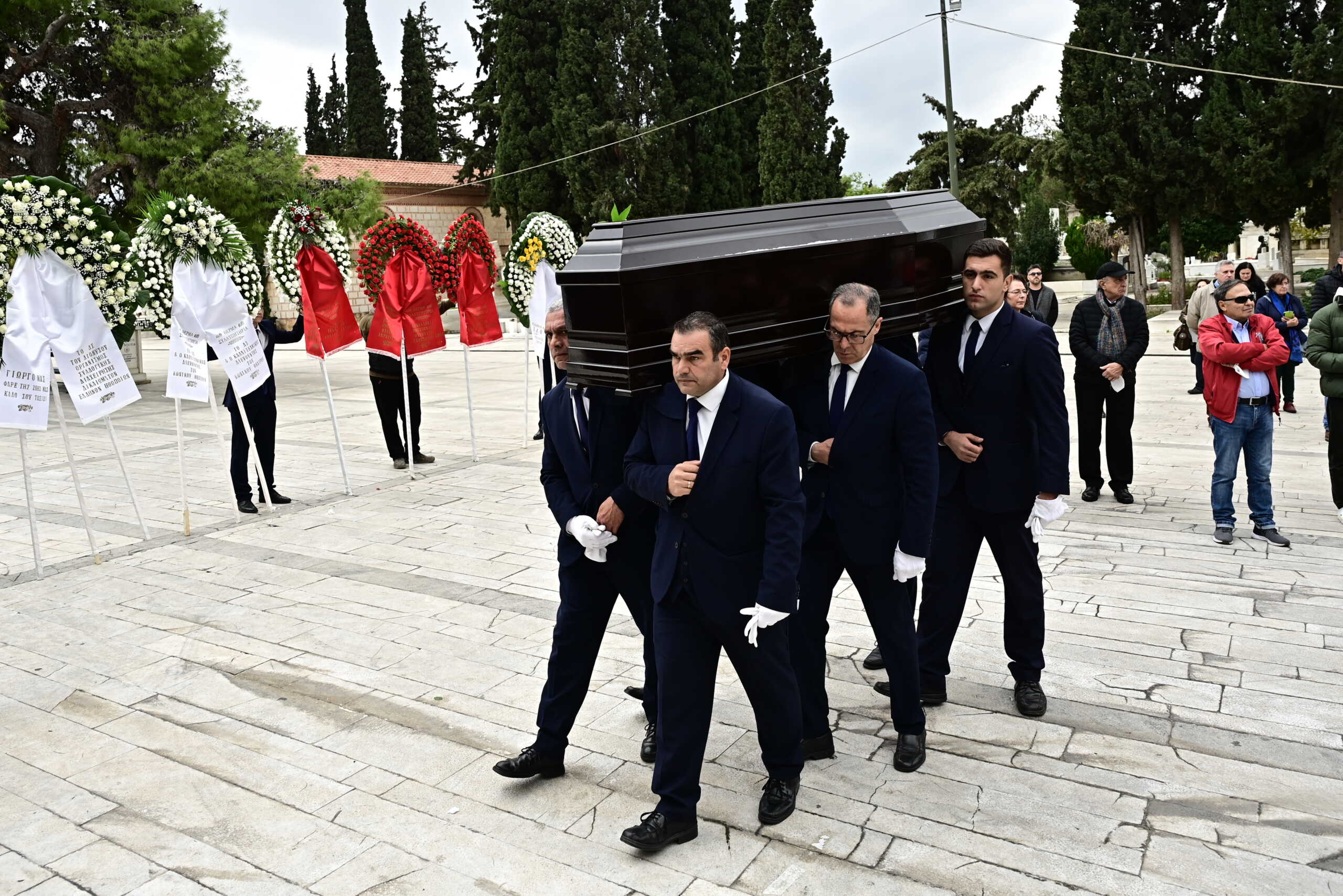 Κηδεία του ηθοποιού και σκηνοθέτη Γιώργου Μιχαλακόπουλου στο Α’ Νεκροταφείο Αθηνών, Τετάρτη 20 Δεκεμβρίου 2023. Ο Γιώργος Μιχαλακόπουλος έφυγε από τη ζωή σε ηλικία 85 ετών.
(ΜΙΧΑΛΗΣ ΚΑΡΑΓΙΑΝΝΗΣ