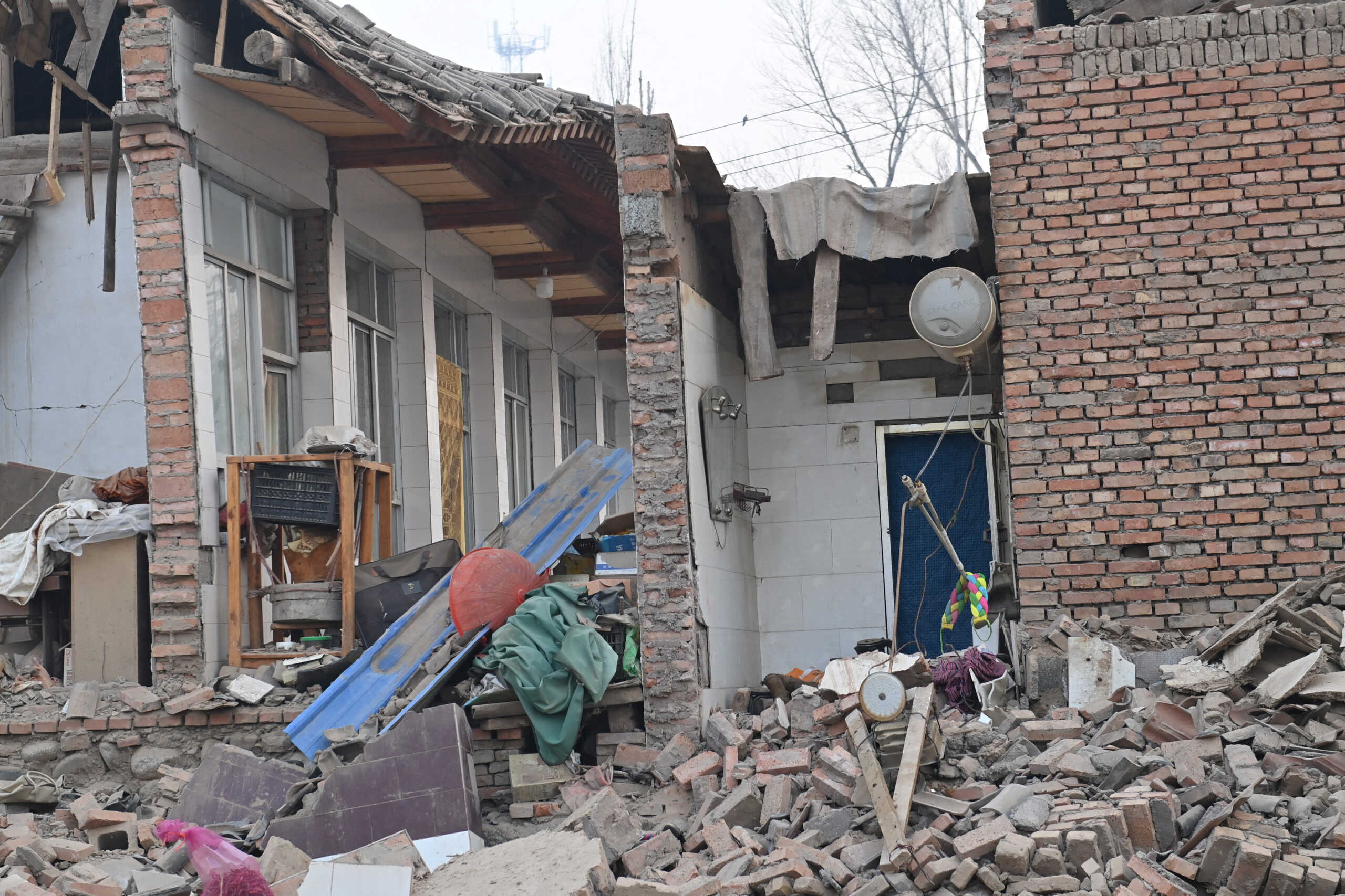A view of rubble and damaged buildings at Dahejia town following the earthquake in Jishishan county, Gansu province, China December 19, 2023. cnsphoto via REUTERS   ATTENTION EDITORS - THIS IMAGE WAS PROVIDED BY A THIRD PARTY. CHINA OUT. NO COMMERCIAL OR EDITORIAL SALES IN CHINA
