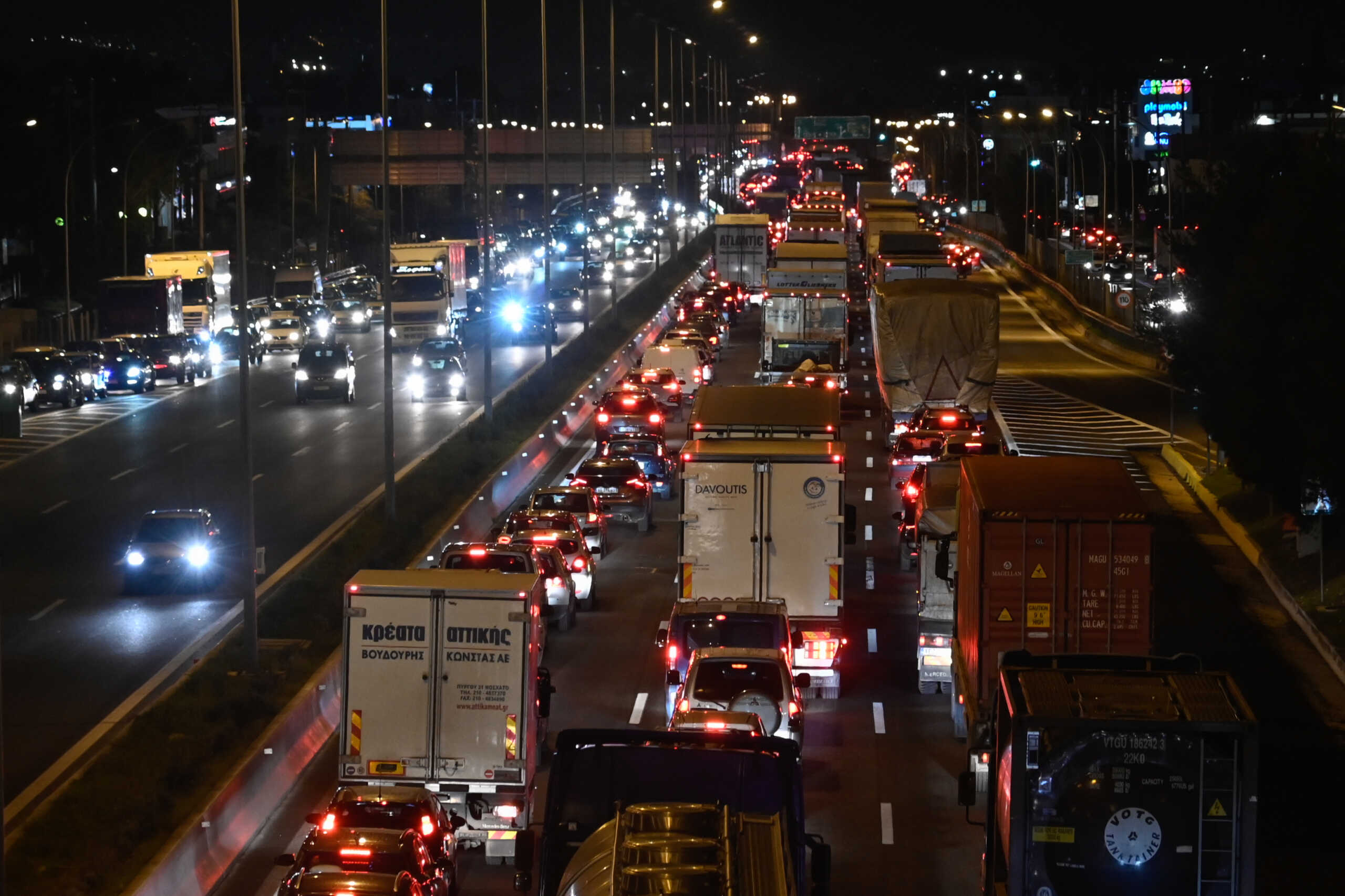 Κίνηση στους δρόμους: Στο κόκκινο ο Κηφισός, Αττική Οδός και οι κεντρικοί δρόμοι της Αθήνας και του Πειραιά