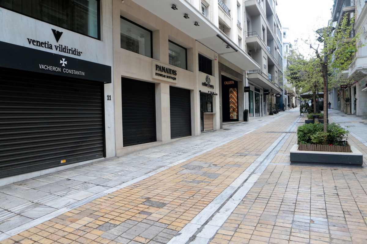Αποψη από την  άδεια από κόσμο οδό Βουκουρεστίου  λόγω των μέτρων για την αποφυγή εξάπλωσης του κορονοϊού , Πέμπτη 9  Απριλίου 2020 . ΑΠΕ-ΜΠΕ