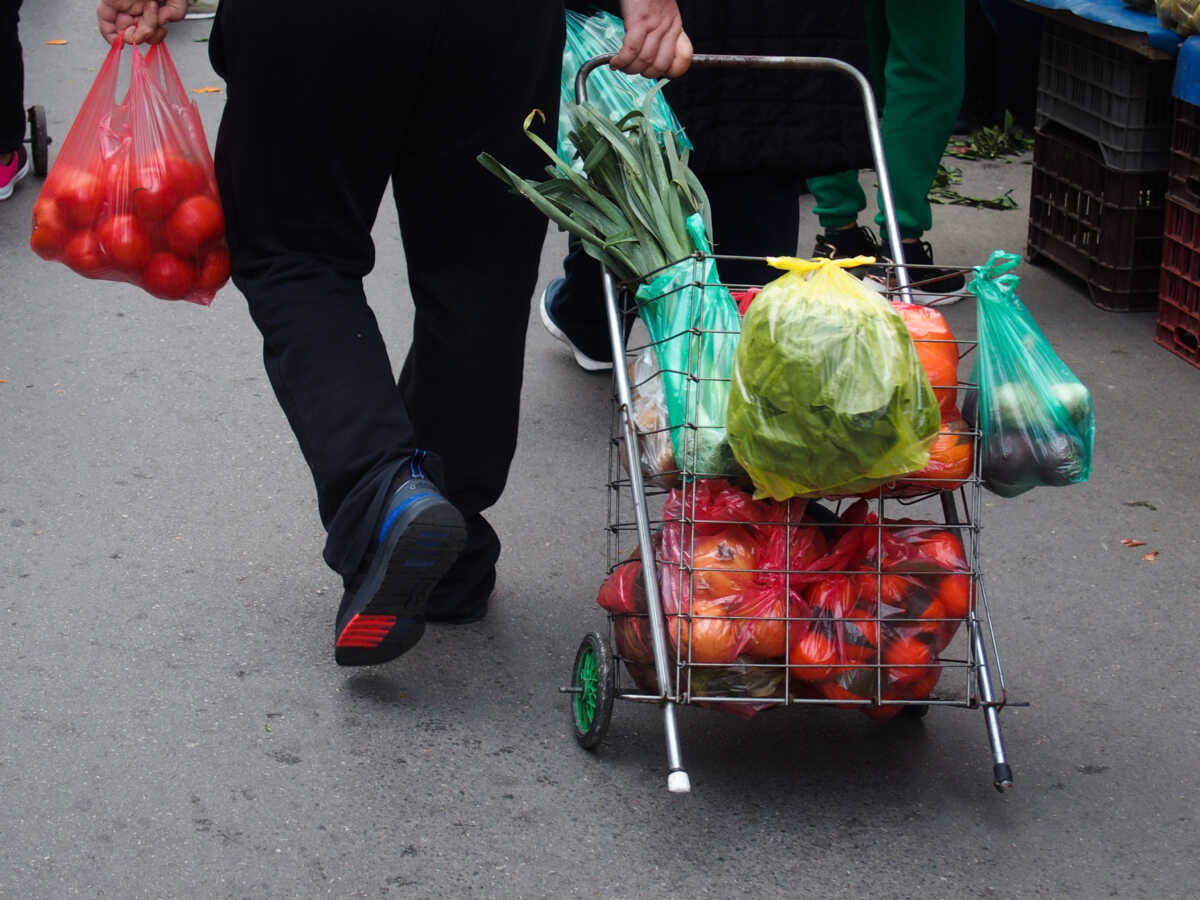 Βέροια: Παραμονή Χριστουγέννων με ανοιχτή λαϊκή αγορά για ψώνια της τελευταίας στιγμής