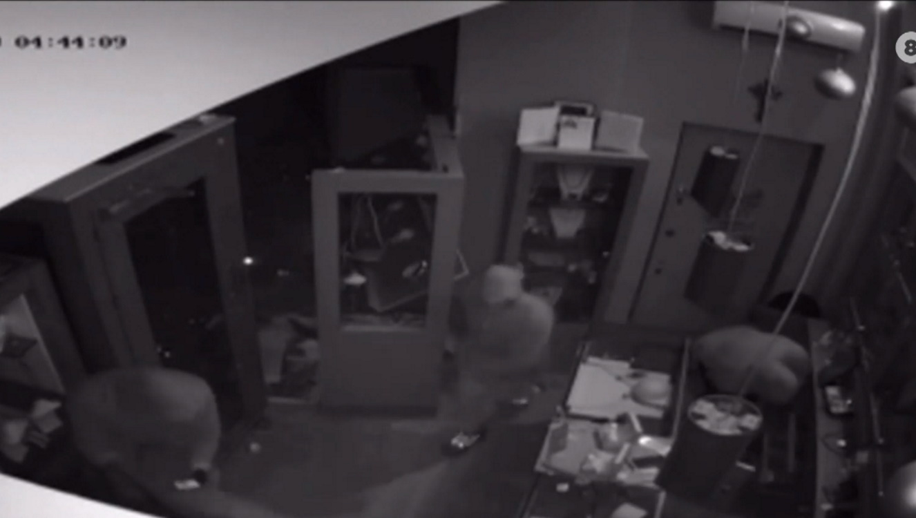 Πόρτο Ράφτη: Βίντεο ντοκουμέντο από χτύπημα της «συμμορίας των 8» – Πώς λήστεψαν κοσμηματοπωλείο