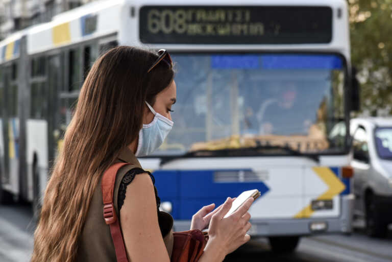 Ο ΕΟΔΥ ανακοινώνει συστάσεις για μάσκες σε Μέσα μεταφοράς, κλειστούς χώρους και νοσοκομεία