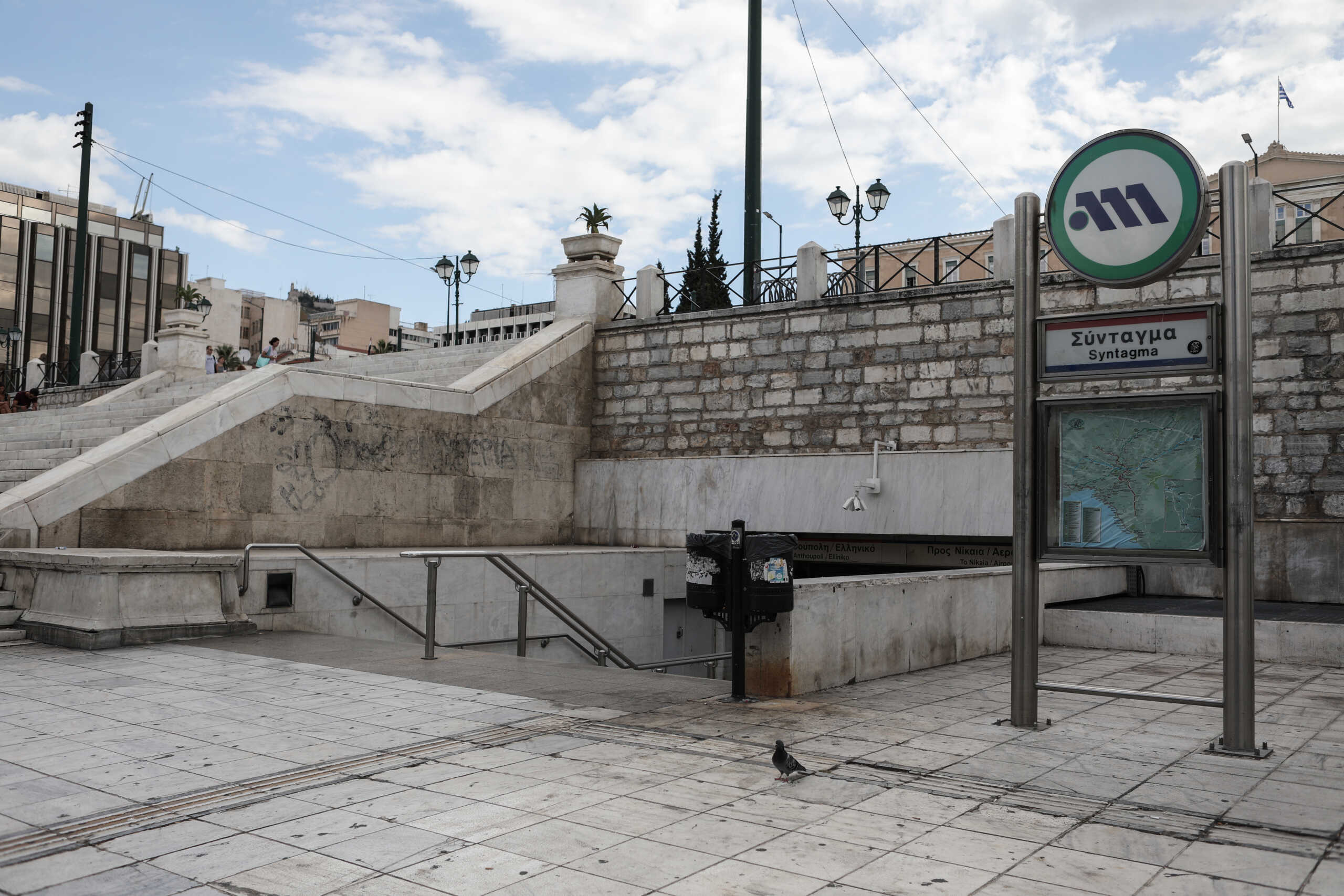 Κλειστός ο σταθμός του Μετρό στην πλατεία Συντάγματος λόγω της 24ωρης απεργίας στα Μέσα Μαζικής Μεταφοράς, Τετάρτη 21 Σεπτεμβρίου 2022.
(ΒΑΣΙΛΗΣ ΡΕΜΠΑΠΗΣ