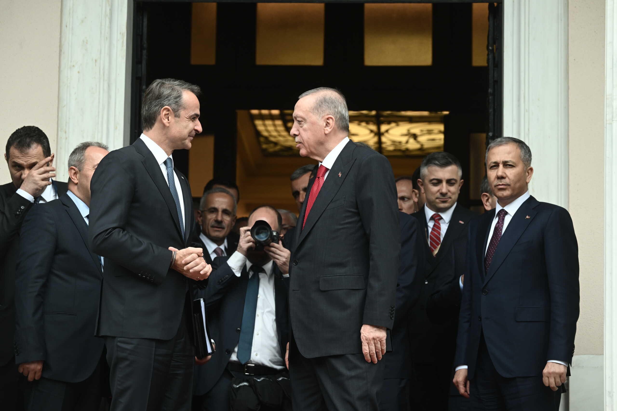Αποχώρηση του Προέδρο της Τουρκίας Recep Tayyip Erdogan, από το Μέγαρο Μαξίμου, Πέμπτη 7 Δεκεμβρίου 2023. 
(ΤΑΤΙΑΝΑ ΜΠΟΛΑΡΗ