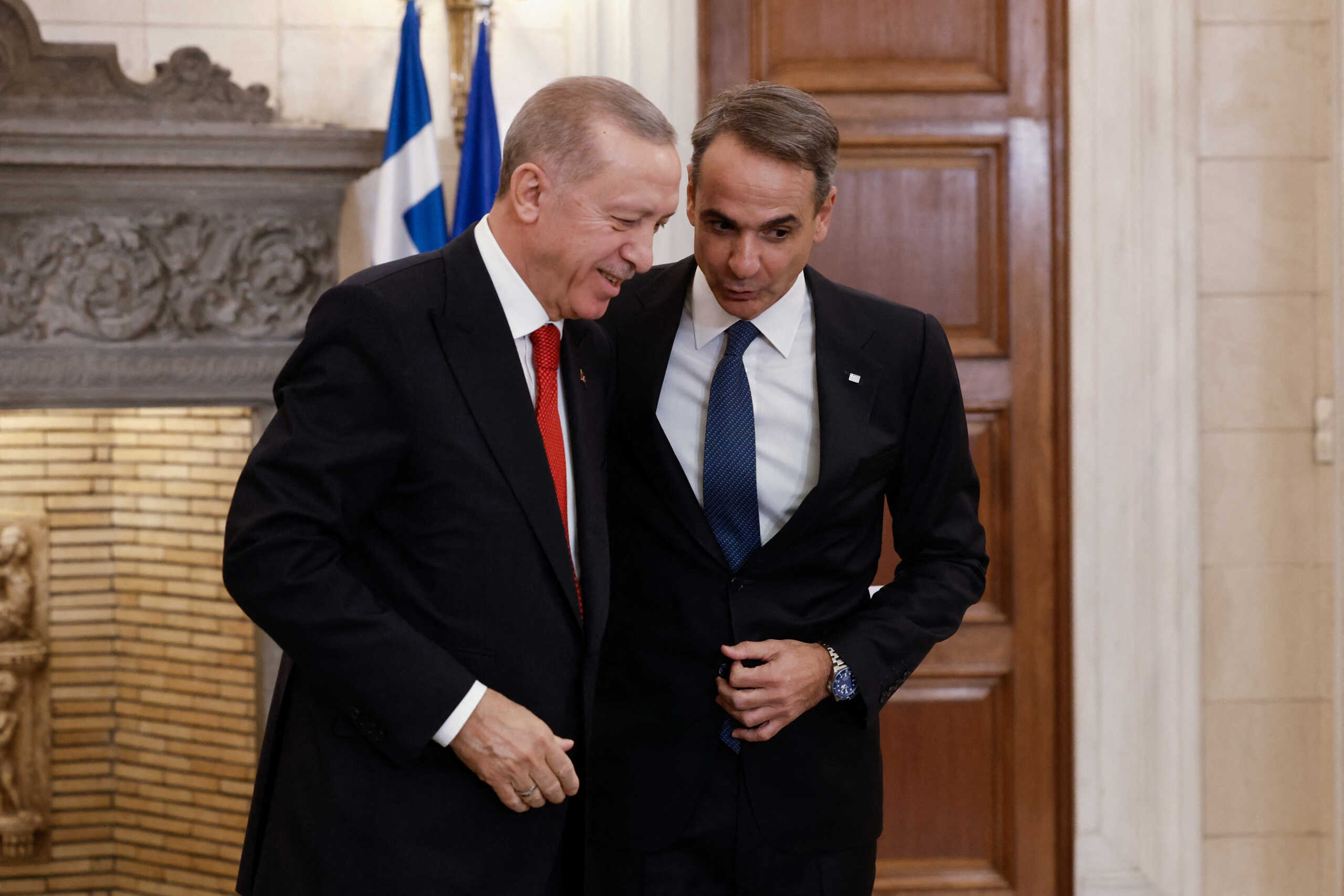 Επίσκεψη Ερντογάν στην Αθήνα: Το συμβολικό δώρο του Τούρκου προέδρου στον Κυριάκο Μητσοτάκη