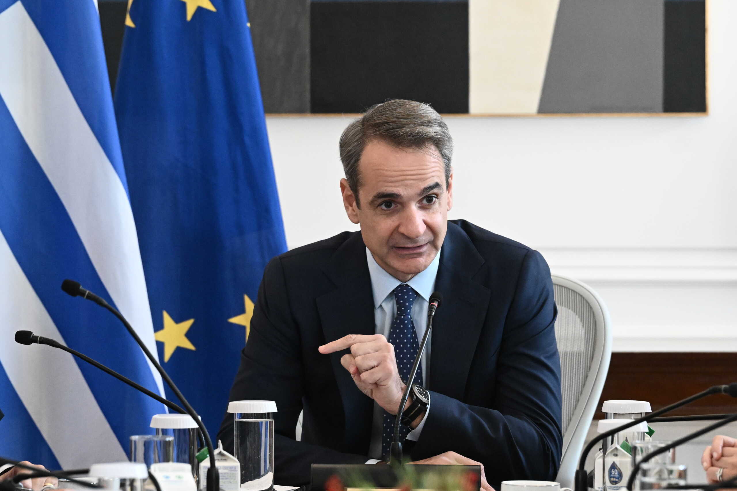 Συνεδρίαση του Υπουργικού Συμβουλίου στο Μέγαρο Μαξίμου υπό τον πρωθυπουργό Κυριάκο Μητσοτάκη, Τετάρτη 20 Δεκεμβρίου 2023. Κεντρικά θέματά του ήταν το νέο νομοσχέδιο για τα ιδιωτικά πανεπιστήμια και οι πρωτοβουλίες για την αθλητική βία.
(ΤΑΤΙΑΝΑ ΜΠΟΛΑΡΗ