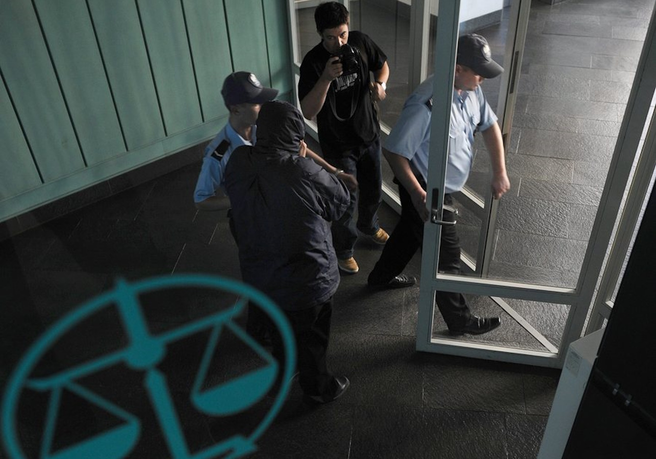 epa02273918 Seen through a window with a Libra icon symbolizing 'Justice' Israeli citizen and alleged Mossad agent using the name Uri Brodsky (2-L), who is wanted in Germany in connection with the killing of a Hamas leader in Dubai in January, is escorted out of the court of appeal in Warsaw, Poland, on 05 August 2010. The court will decide about Brodsky's extradition to Germany. On 07 July, Warsaw's court of first instance ruled in favour of the extradition, but Brodsky's defense appealed from the decision.  EPA