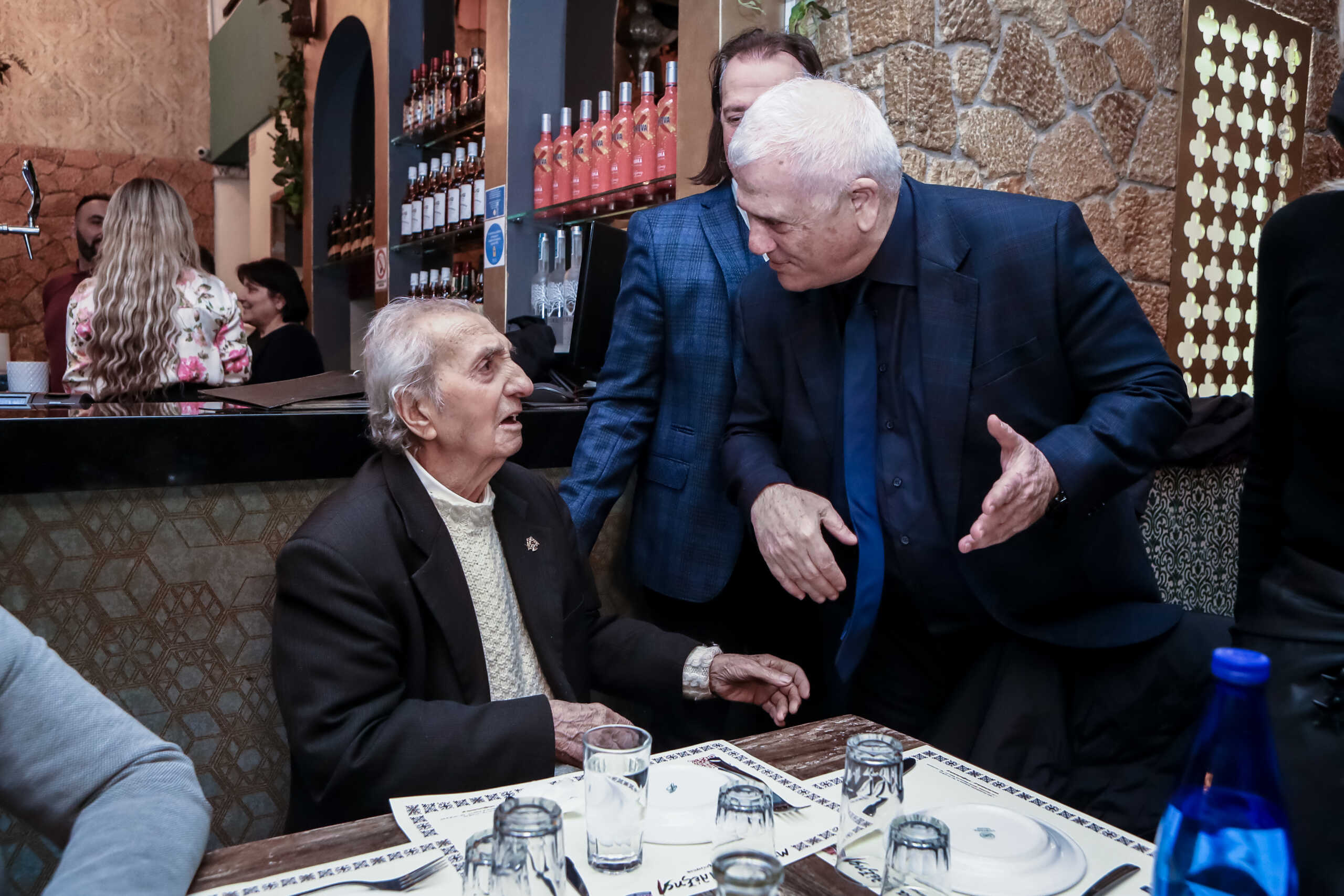 ΚΟΠΗ ΠΙΤΑΣ ΤΩΝ ΠΑΛΑΙΜΑΧΩΝ ΠΟΔΟΣΦΑΙΡΙΣΤΩΝ ΤΗΣ ΑΕΚ  (ΣΤΕΛΙΟΣ ΣΤΕΦΑΝΟΥ