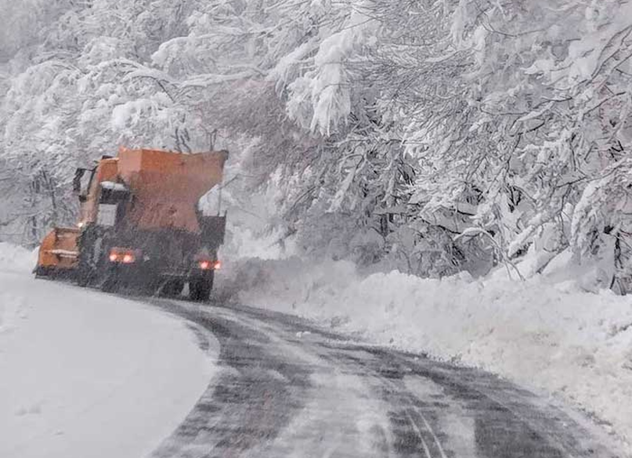 Φλώρινα: Έφτασε το ενάμισι μέτρο το χιόνι στο Νυμφαίο – Μαγικές εικόνες