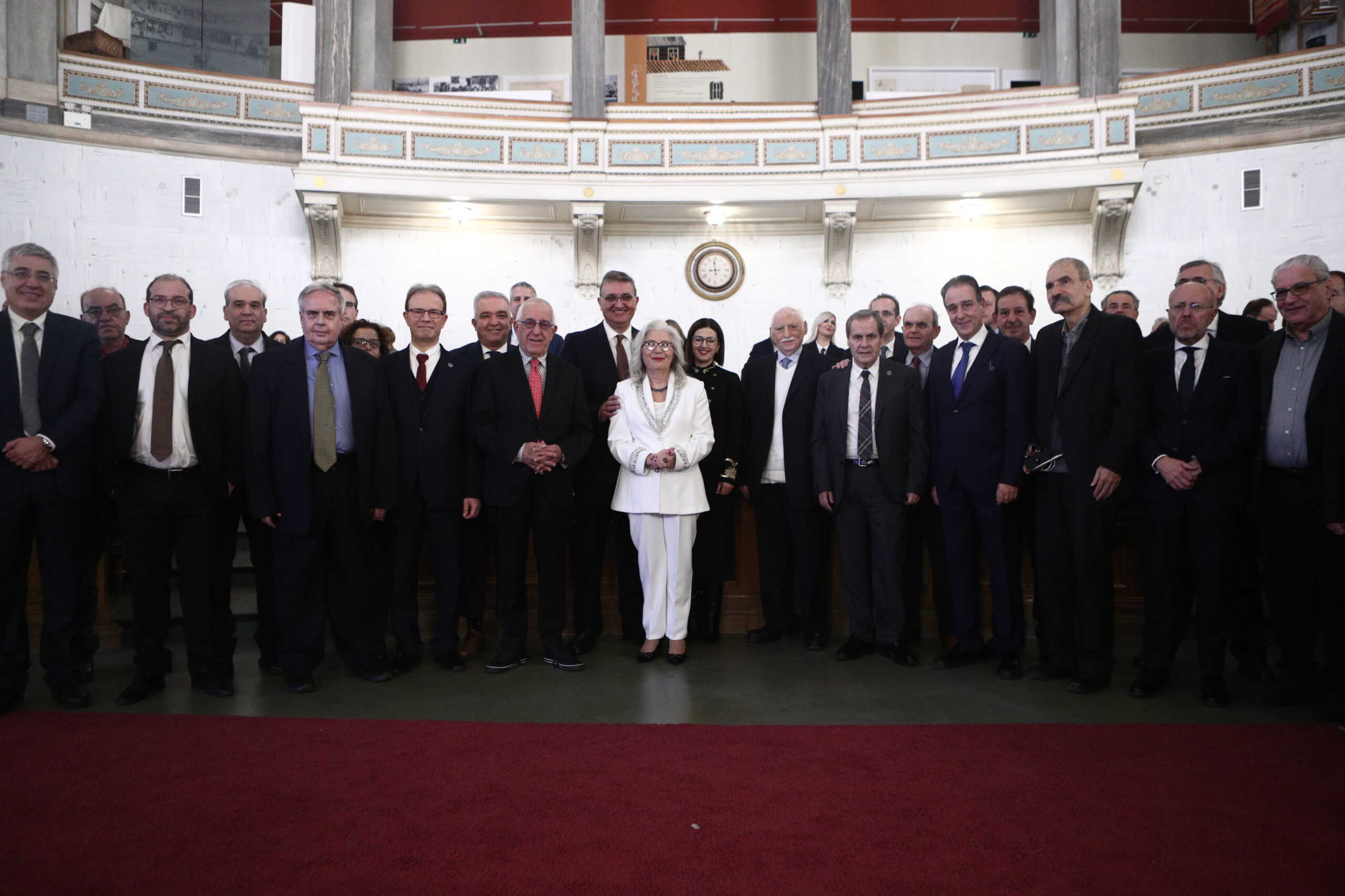 Ο Πανελλήνιος Ιατρικός Σύλλογος τίμησε τους τέως προέδρους του σε εκδήλωση στην Παλαιά Βουλή