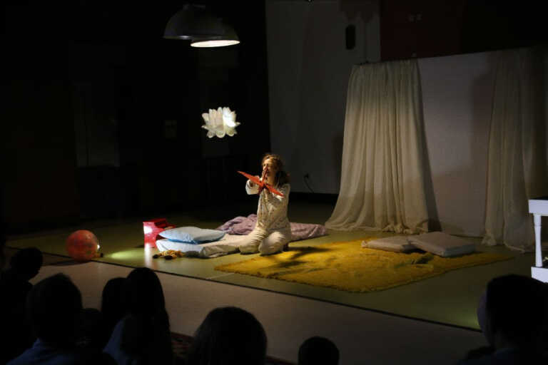 Θεατρική παράσταση για βρέφη 12 μηνών έως παιδιά τριών ετών στο βασιλικό θέατρο της Θεσσαλονίκης