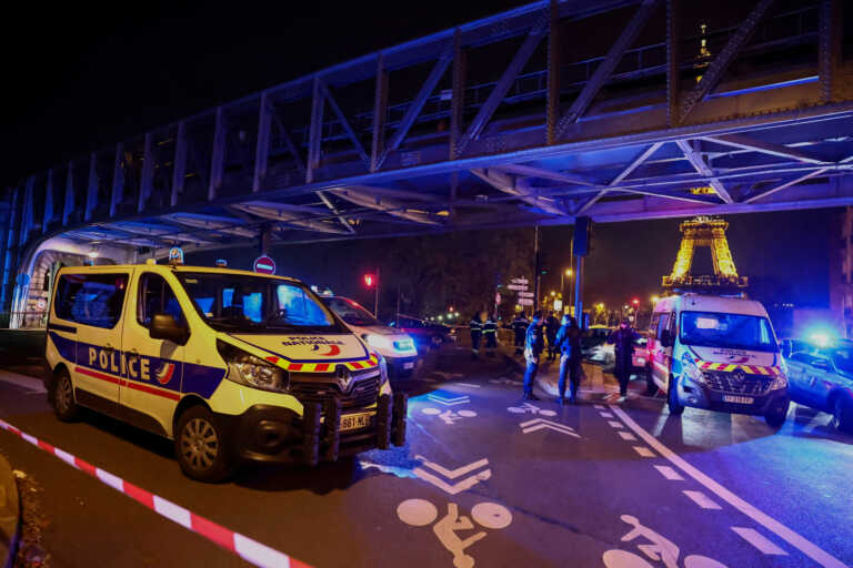 Εξτρεμιστής ο δράστης που σκότωσε Γερμανό τουρίστα στο Παρίσι - Βίντεο από τη σύλληψή του