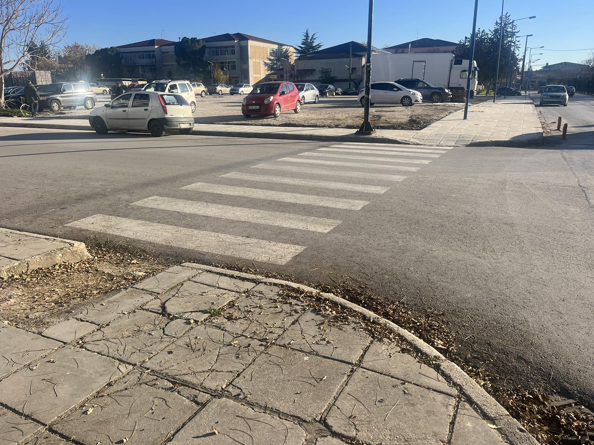 Λάρισα: «Τον χτύπησε αυτοκίνητο και έπεσε με το κεφάλι του στον δρόμο» λέει στο newsit.gr ο πατέρας του 18χρονου με το ηλεκτρικό πατίνι