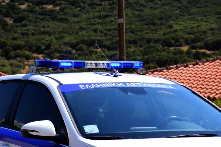 Κινηματογραφική καταδίωξη αυτοκινήτου με κλεμμένες πινακίδες στα Σπάτα – Συνελήφθη ένας 15χρονος