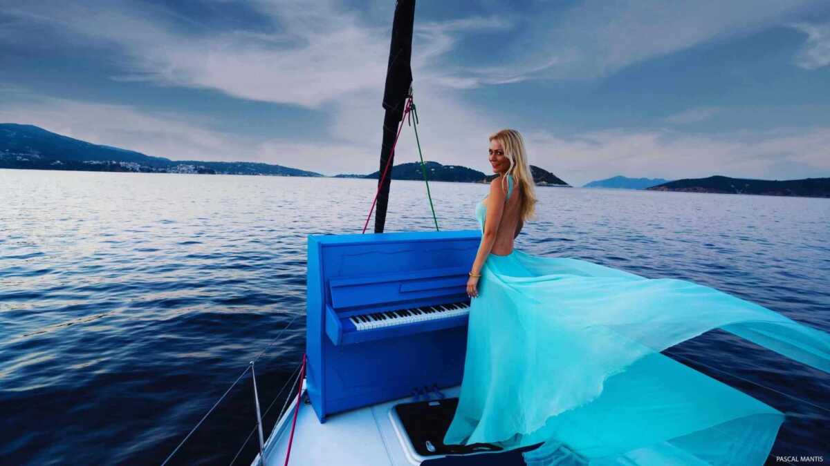Η ιπτάμενη πιανίστρια Ελένη Ξυδιά προσγειώνεται στο Θέατρο Αθήναιον