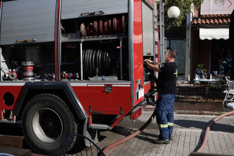 Φωτιά σε κατάστημα με ανταλλακτικά μηχανών στον Κορυδαλλό