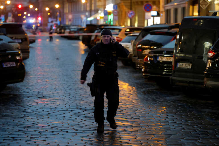 Εξουδετερώθηκε ο ένοπλος στο πανεπιστήμιο της Πράγας - Τρομακτικά ντοκουμέντα από τους πυροβολισμούς, πολλοί νεκροί και τραυματίες
