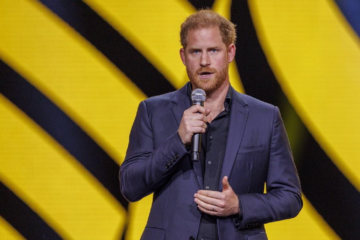 epa10865417 Britain's Prince Harry, Duke of Sussex, delivers a speech during the closing ceremony of the 6th Invictus Games, in Duesseldorf, Germany, 16 September 2023. The Invictus Games 2023 took place from 09 to 16 September in Duesseldorf and are intended for military personnel and veterans who have been psychologically or physically injured in service.  EPA