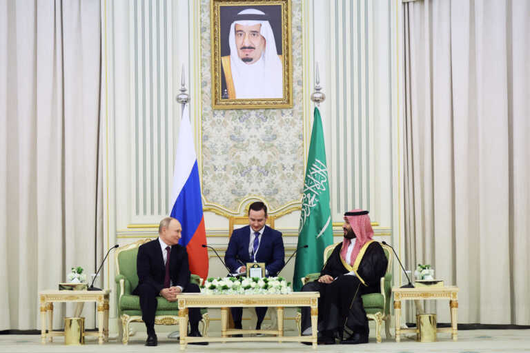 Πετρέλαιο και γεωπολιτική στο «μενού» Πούτιν – Μπιν Σαλμάν στο Ριάντ