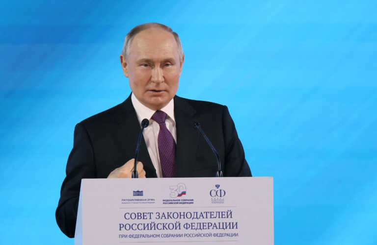Αν και ο Πούτιν είναι το φαβορί, έχουν κατατεθεί 16 υποψηφιότητες για τις προεδρικές εκλογές στη Ρωσία