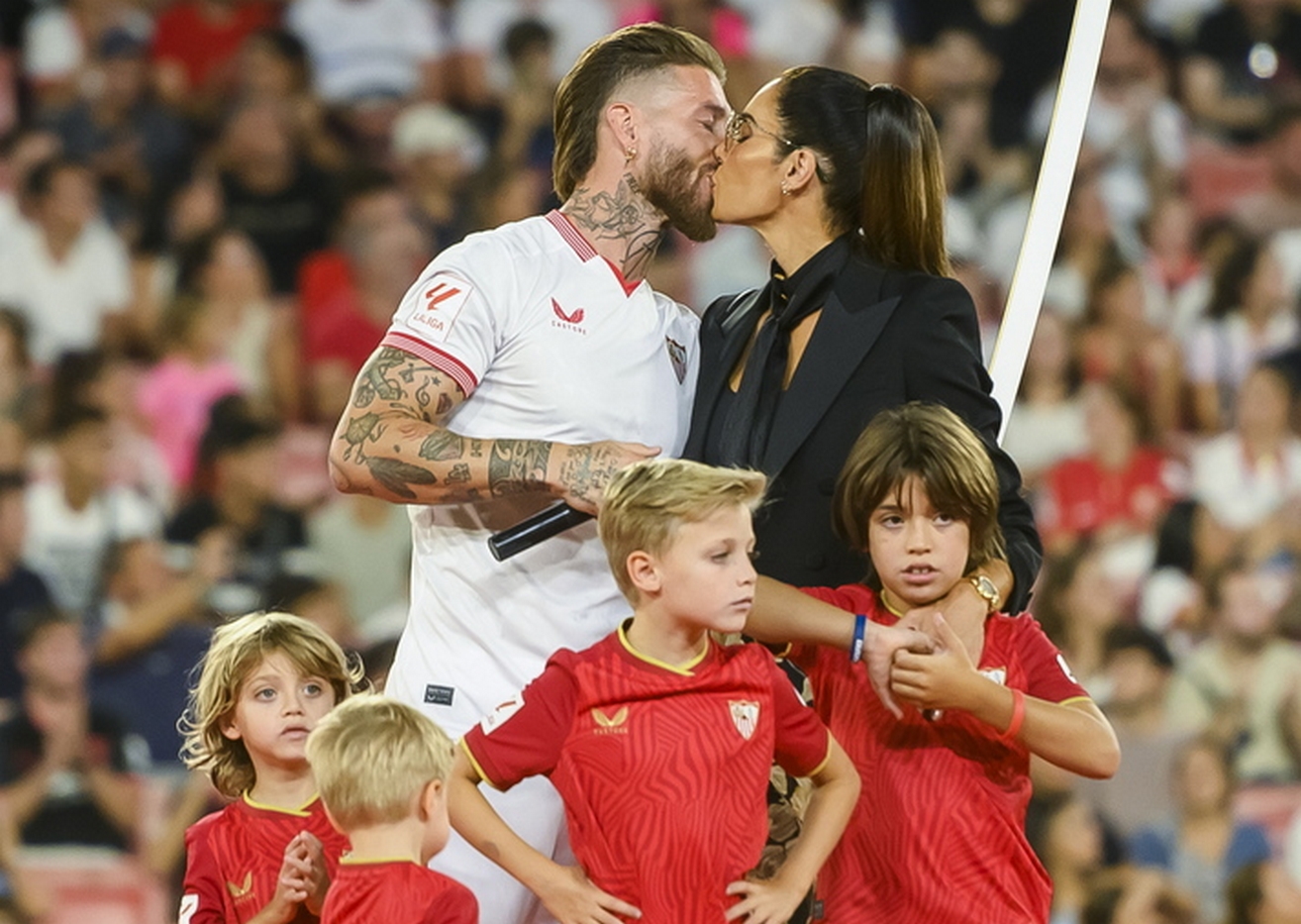 epa10845131 Spanish defender Sergio Ramos, together with his wife Pilar Rubio and their children Sergio, 8 years old, Marco, 6, Alejandro, 4, and Máximo Adriano, 3, poses during his presentation as a new Sevilla FC player, in Seville, southern Spain, 06 September 2023.  EPA