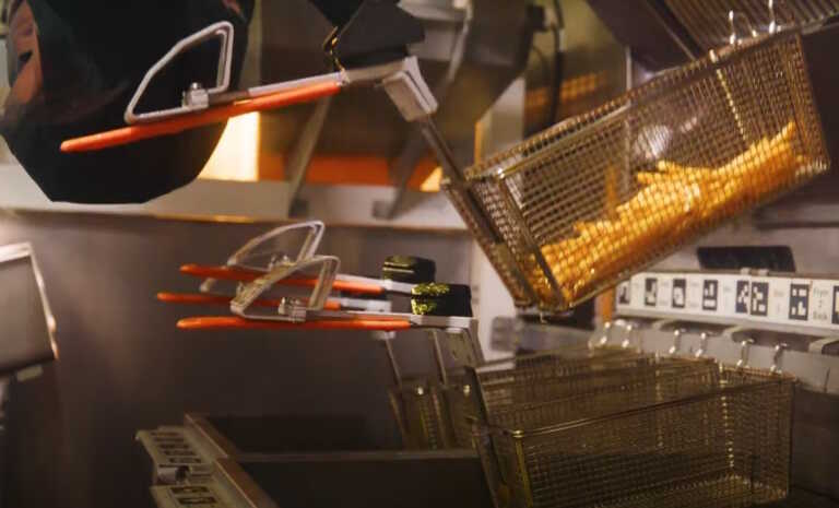 Ανοίγει στην Καλιφόρνια το πρώτο εστιατόριο στο οποίο δουλεύουν μόνο ρομπότ