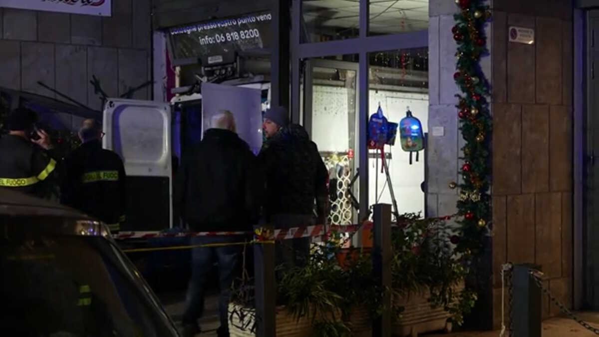 Ρώμη: Φορτηγό έπεσε πάνω σε μαγαζί με αρώματα – 5 τραυματίες από την πρόσκρουση
