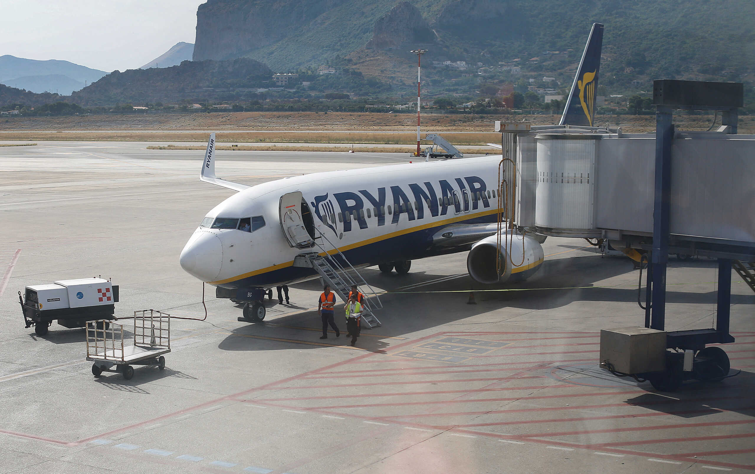 FILE PHOTO: A Ryanair airplain is seen at Palermo Falcone and Borsellino airport, Italy July 10, 2016. REUTERS