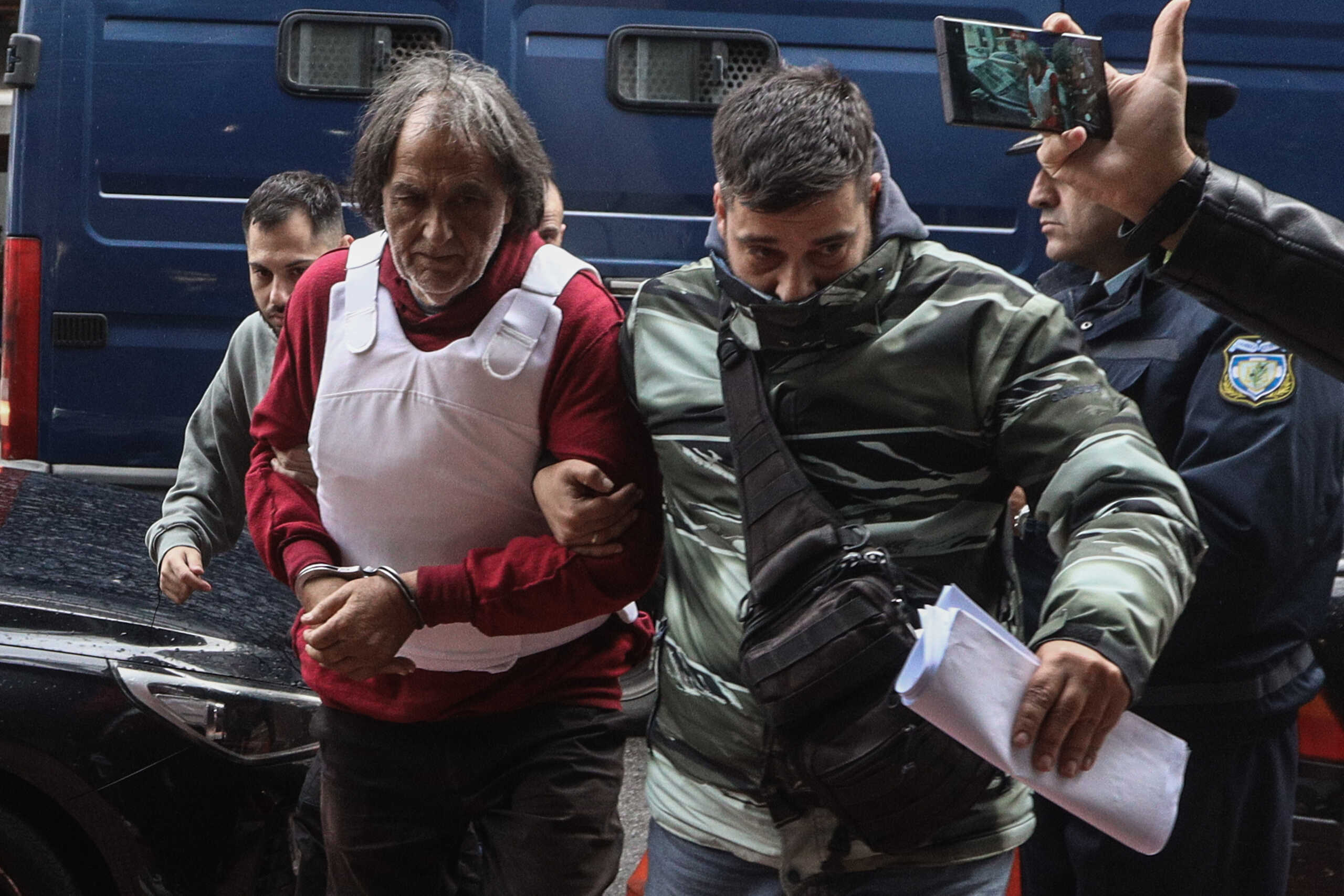 Απολογία στον εισαγγελέα του Πειραιά του 71χρονου που συνελήφθη για την δολοφονία 43χρονης γυναίκας στην Σαλαμίνα, Τετάρτη 6 Δεκεμβρίου 2023. 
(ΓΙΑΝΝΗΣ ΠΑΝΑΓΟΠΟΥΛΟΣ