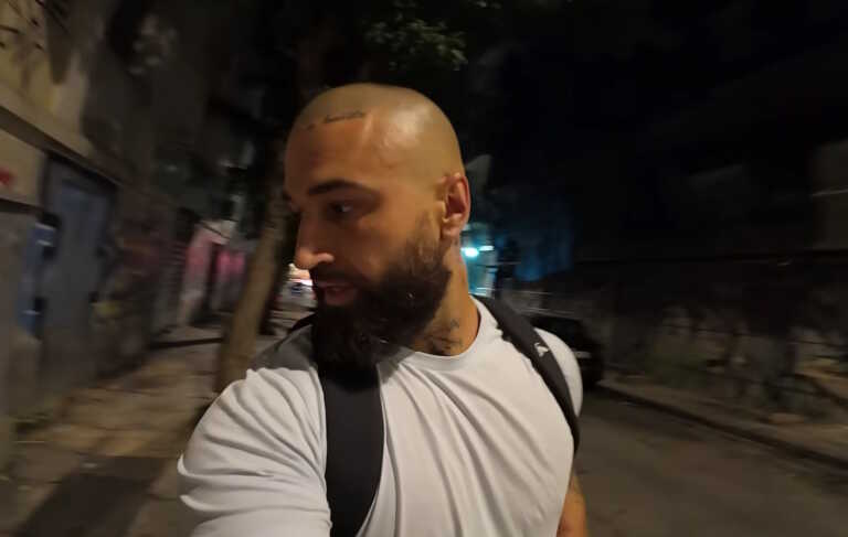 Αυστραλός YouTuber λέει ότι η Ομόνοια είναι ο «χειρότερος δρόμος με ναρκομανείς» που έχει περπατήσει