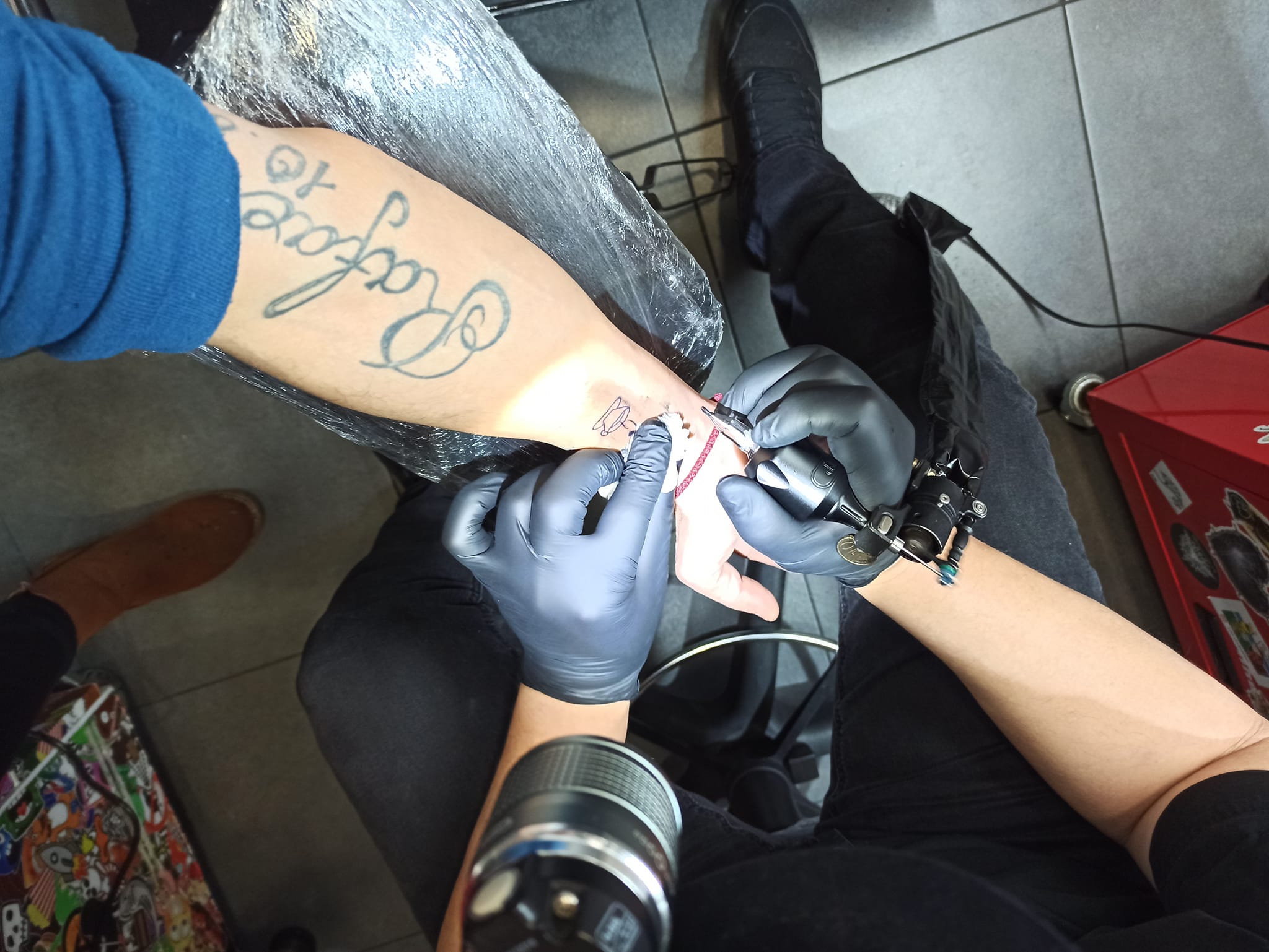 Δράμα: Μαραθώνιος τατουάζ για τον αγώνα παιδιών κατά του καρκίνου