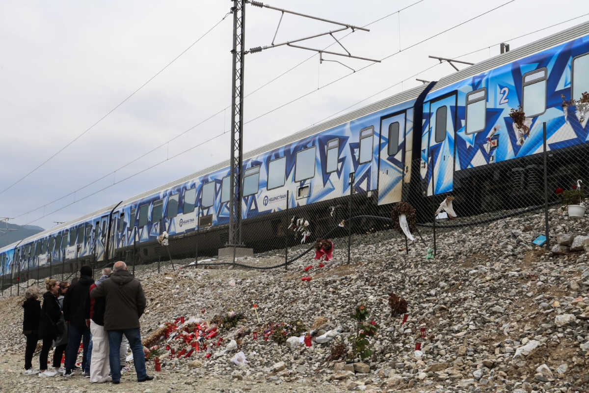 Επιμνημόσυνη δέηση για τους 57 νεκρούς του τραγικού δυστυχήματος στα Τέμπη, Κυριακή 9 Απριλίου 2023. 
Το μνημόσυνο τέλεσε η Ιερά Μητρόπολη Λαρίσης και Τυρνάβου με τη συμπλήρωση 40 ημερών από την ημέρα του τραγικού συμβάντος και χοροστάτησε ο Μητροπολίτης Ιερώνυμος.
(ΛΕΩΝΙΔΑΣ ΤΖΕΚΑΣ