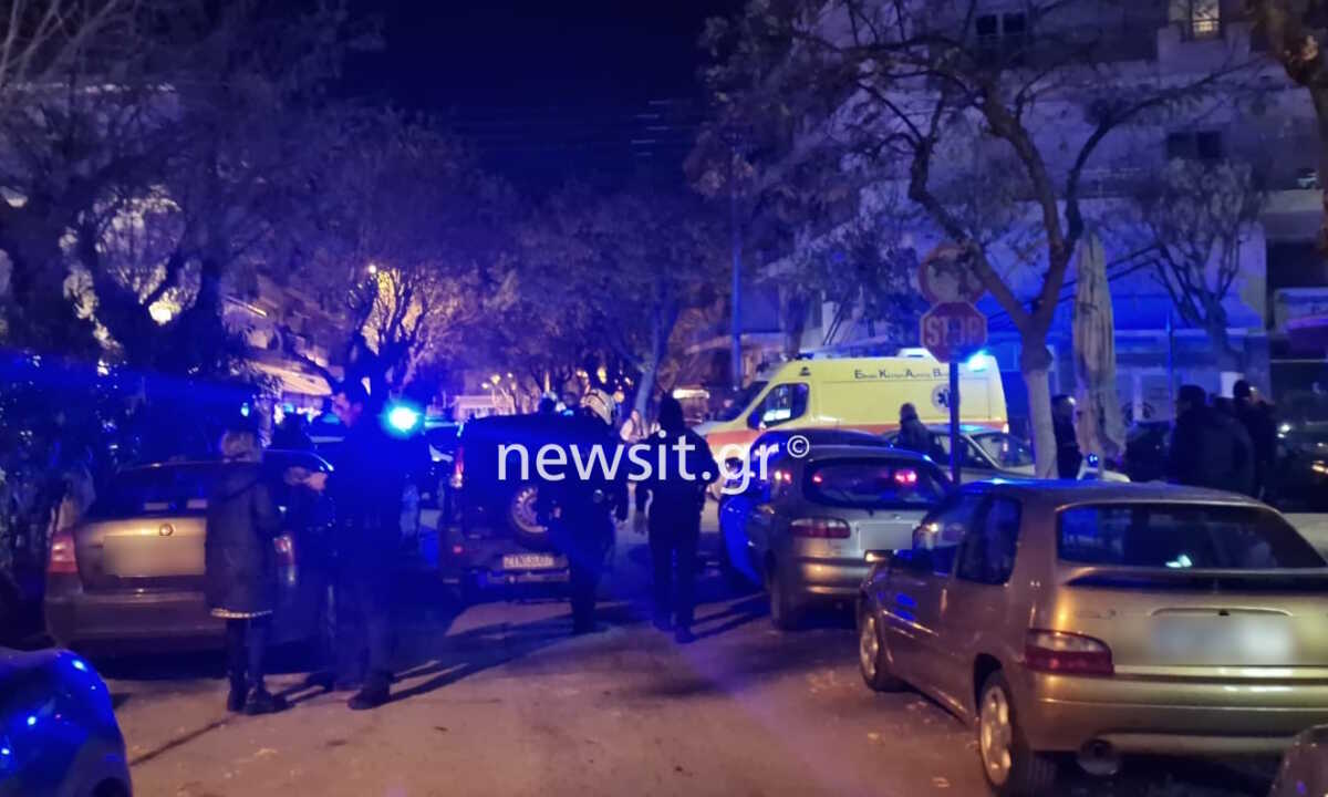 Θεσσαλονίκη: Διασωληνωμένος στην εντατική ο νεαρός που δέχτηκε σφαίρες έξω από καφενείο