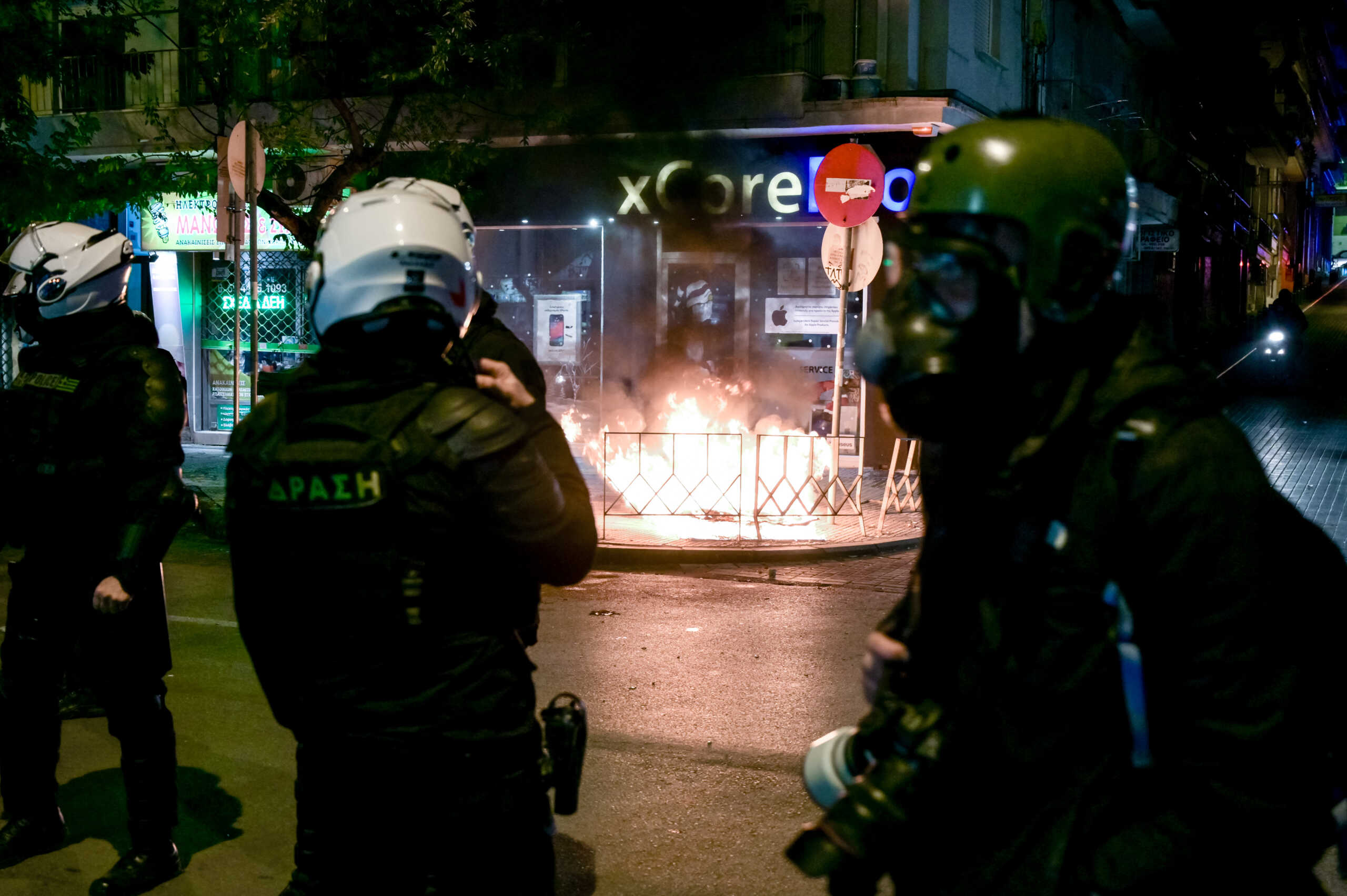 Συγκέντρωση και πορεία στην Θεσσαλονίκη για τα 15 χρόνια από την δολοφονία του 15χρονου μαθητή Αλέξη Γρηγορόπουλου στα Εξάρχεια στις 6 Δεκεμβρίου 2008 και ενάντια στην κρατική καταστολή και την αστυνομική αυθαιρεσία, Τετάρτη 6 Δεκεμβρίου 2023. 
(ΚΩΝΣΤΑΝΤΙΝΟΣ ΤΣΑΚΙΤΖΗΣ