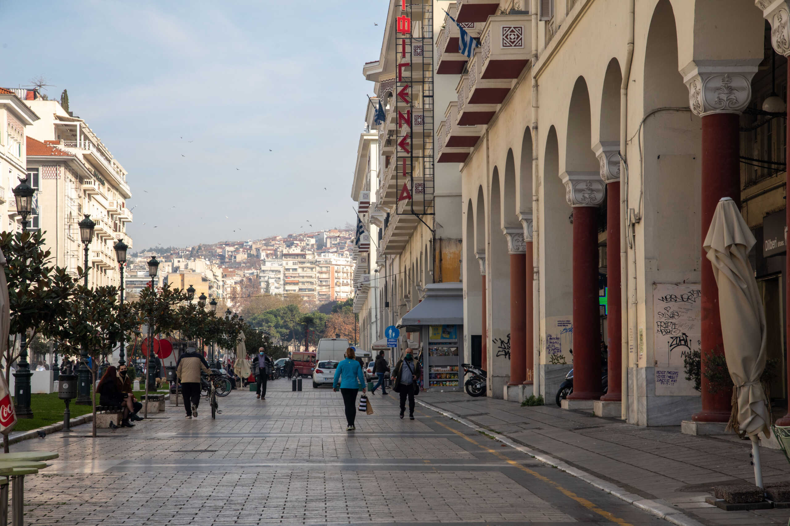 Θεσσαλονίκη: Στις 15 Δεκεμβρίου ξεκινά το εορταστικό ωράριο – Ποια Κυριακή θα είναι ανοιχτά τα καταστήματα