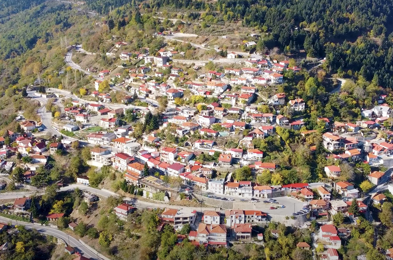 Τυμφρηστός: Το χωριό στη Στερεά Ελλάδα με την ιδαίτερη ρυμοτομία