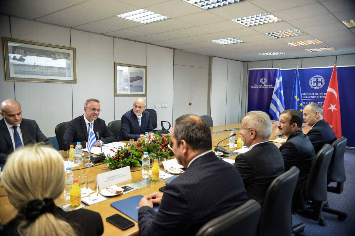 Συνάντηση του υπουργού Μεταφορών Χρήστου Σταϊκούρα με τον υπουργό Μεταφορών της Τουρκίας Αμπντουλκαντίρ Ουράλογλου, Πέμπτη 7 Δεκεμβρίου 2023. 
(POOL