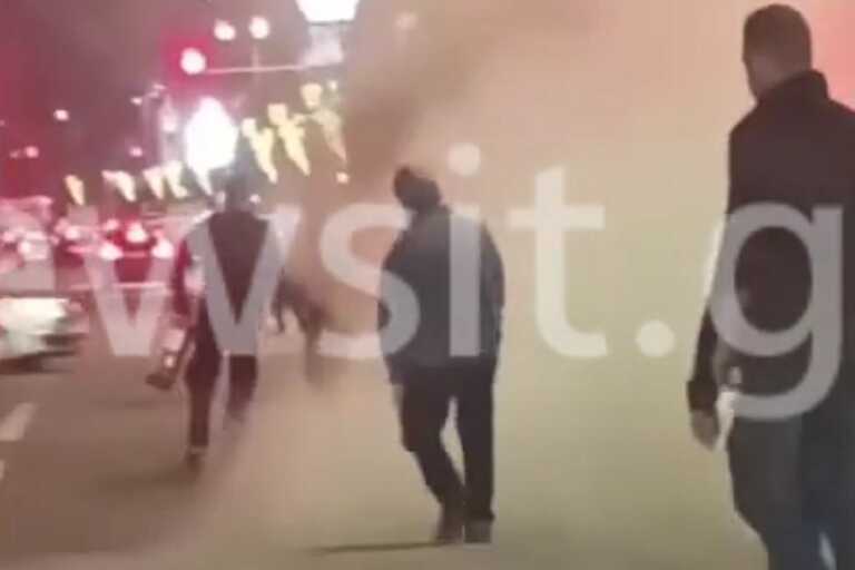 Στις φλόγες αυτοκίνητο στην Καλλιθέα – Βίντεο ντοκουμέντο του newsit.gr από το σημείο