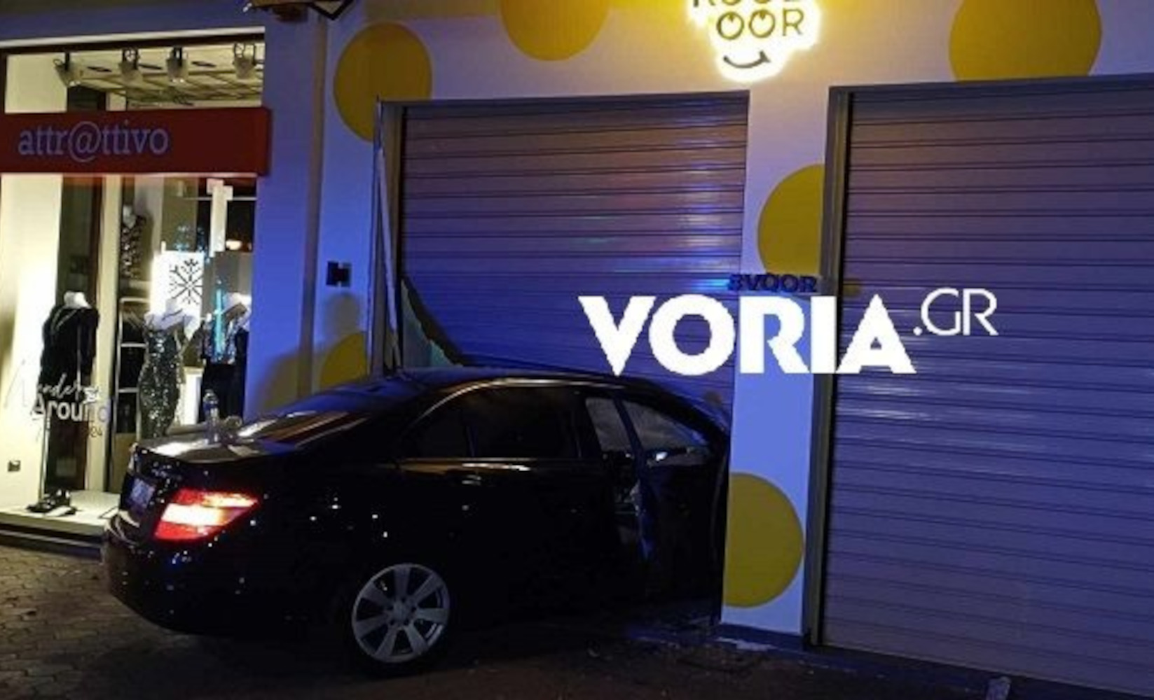 Θεσσαλονίκη: Τροχαίο με 2 αυτοκίνητα στην Παπαναστασίου – Το ένα «μπούκαρε» σε μαγαζί